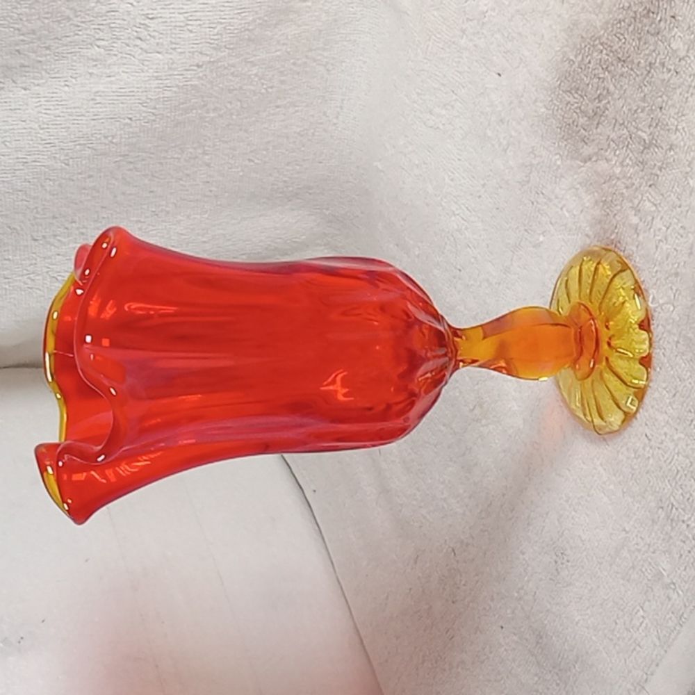 Stunning  on fire vintage Fenton amberina handkerchief vase. Nice!